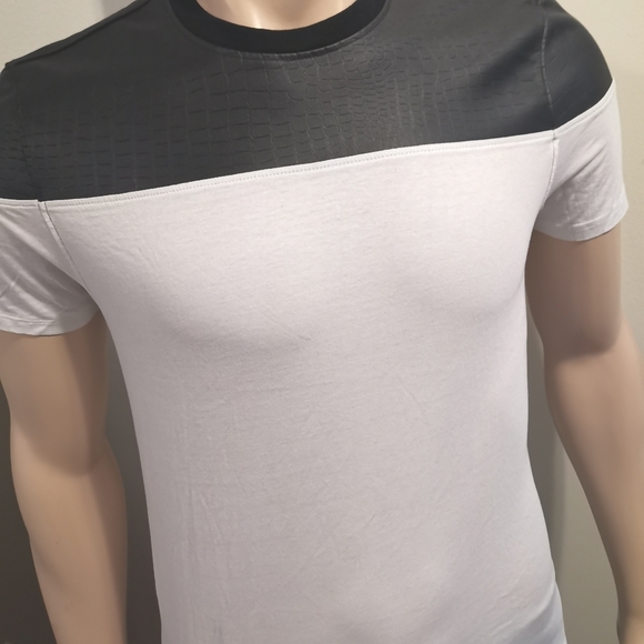 Guess Men's Croc Embossed Yoke Tee XS Black White - Picture 5 of 12